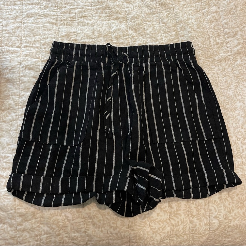 L forever 21 black and white shorts